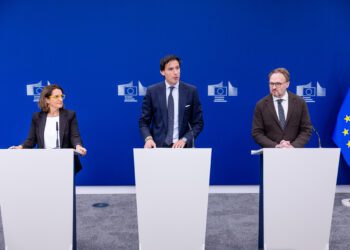 La UE avanza hacia sus metas climáticas mientras Bruselas valora progresos en los planes nacionales y llama a acelerar la acción