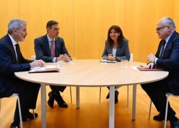 Sánchez aborda la política europea de vivienda con los alcaldes de Roma, París y Barcelona