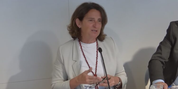 Ribera pide prudencia ante el apagón y critica el “gatillo fácil” contra las renovables