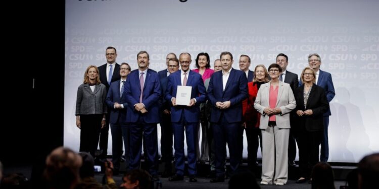 Conservadores y socialdemócratas firman el acuerdo de coalición que precede la elección de Merz como canciller