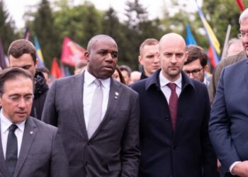 Albares y sus homólogos europeos respaldan en Ucrania el Tribunal Especial para juzgar la agresión rusa