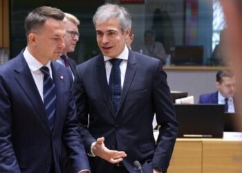 La falta de consenso obliga a España a dar marcha atrás en su propuesta sobre el catalán, euskera y gallego en la UE