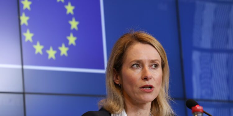 La Unión Europea condena los bombardeos indios en Pakistán y llama a la contención