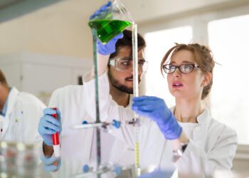 La Comisión invierte 1.250 millones de euros en investigadores y les invita a «Elegir Europa por la ciencia»