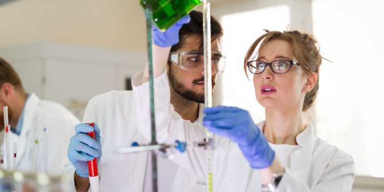 La Comisión invierte 1.250 millones de euros en investigadores y les invita a «Elegir Europa por la ciencia»