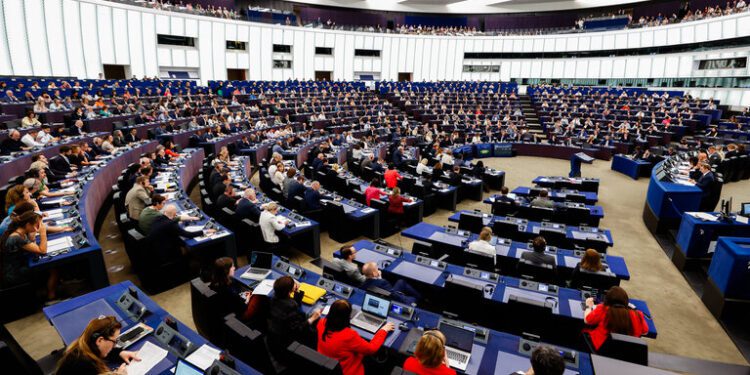 El Parlamento apuesta por endurecer las condenas del abuso sexual infantil