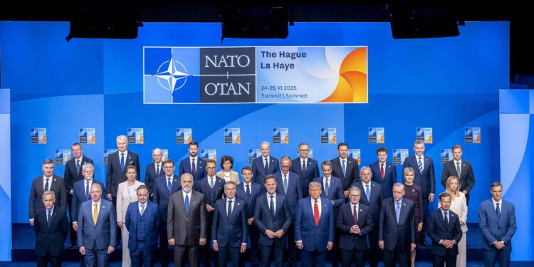 Los aliados de la OTAN se comprometen, en la declaración de La Haya, a invertir el 5% del PIB en defensa