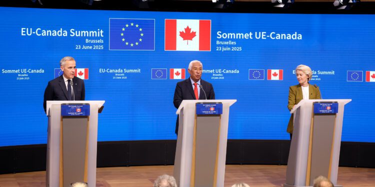 La UE y Canadá firman una asociación de seguridad y defensa y refuerzan su cooperación económica y digital