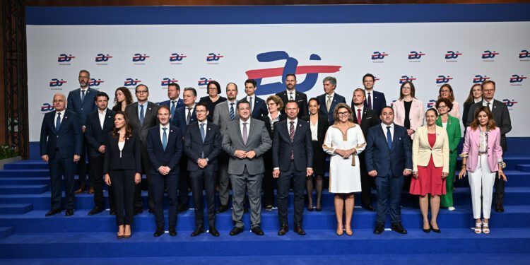 Los ministros de Turismo de la UE impulsan la Estrategia Europea para un sector sostenible que se adoptará en 2026