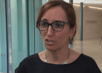 Mónica García: «Estamos trabajando para que haya fondos comunitarios para que la cadena de producción de medicamentos pueda ser autónoma»