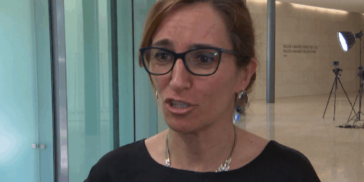 Mónica García: «Estamos trabajando para que haya fondos comunitarios para que la cadena de producción de medicamentos pueda ser autónoma»