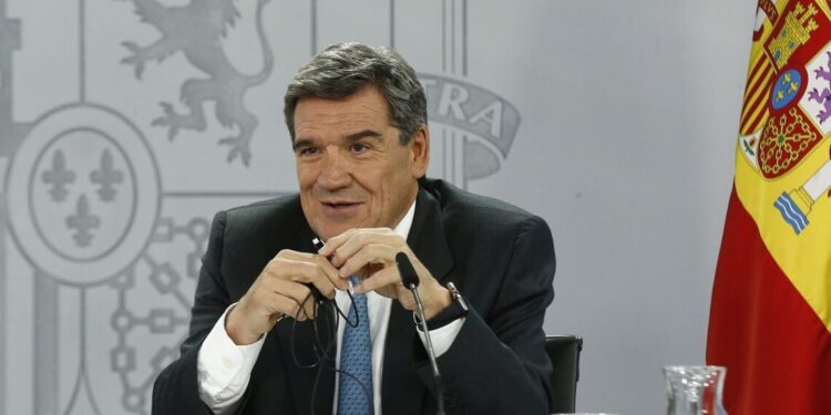 Escrivá cree que elevar el gasto en defensa en más de 2 ó 3 décimas de pib al año «no es simplemente posible»