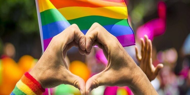 España y otros 14 países condenan la violencia y la persecución contre el colectivo LGTBIQ+