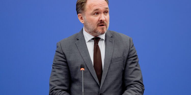 Bruselas propone prohibir nuevos contratos de gas ruso desde enero de 2026 y eliminar todas las importaciones antes de finales de 2027