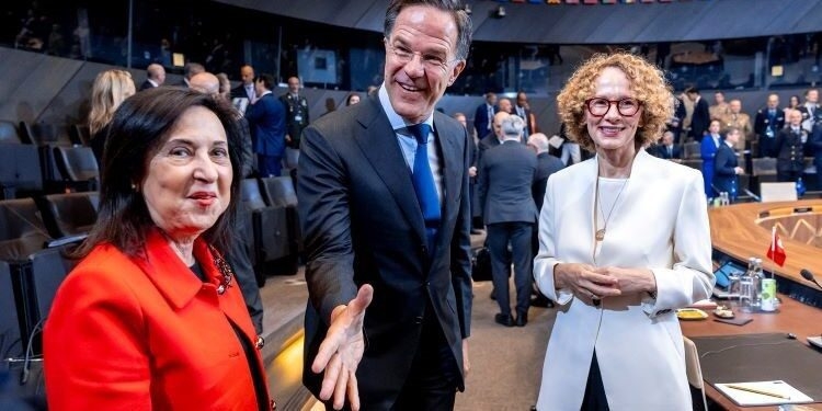 Robles asegura que a España le basta con el 2% para cumplir las exigencias de la OTAN