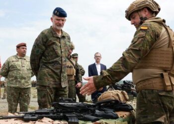 El Rey agradece la labor de las tropas españolas en Rumanía “en un momento crucial para la historia de Europa”