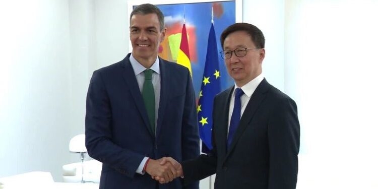 Sánchez aborda con el vicepresidente Han Zheng la necesidad de mejorar las relaciones comerciales entre la UE y China tras los aranceles de Trump
