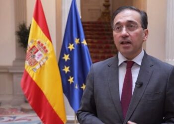 Albares anuncia la evacuación de 240 españoles desde Irán e Israel