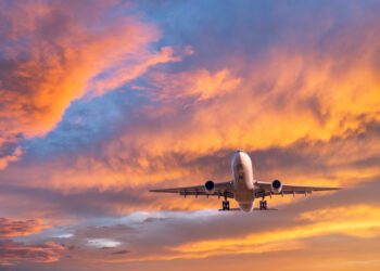 Las agencias deben devolver su comisión si se cancela un vuelo, según la Eurocámara