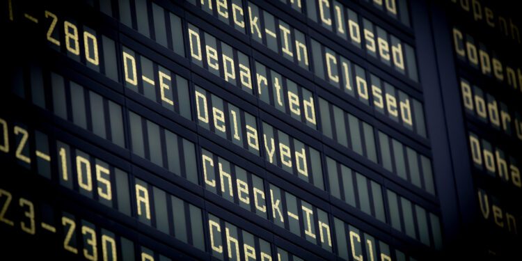 Los ministros de Transporte de la UE acuerdan elevar de tres a cuatro horas el umbral mínimo para compensaciones por retrasos aéreos