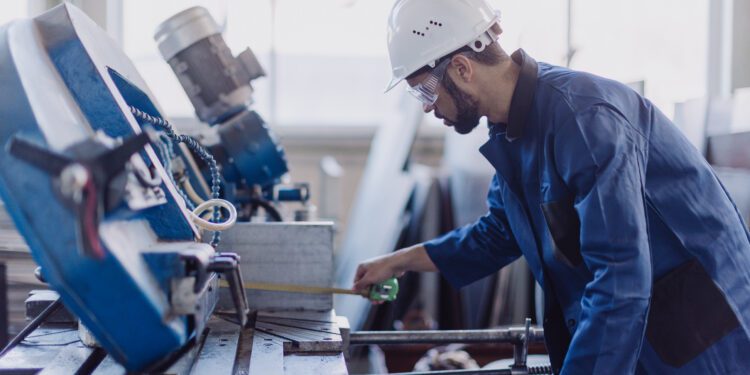 Los precios de producción industrial bajan más de un 2% en la UE