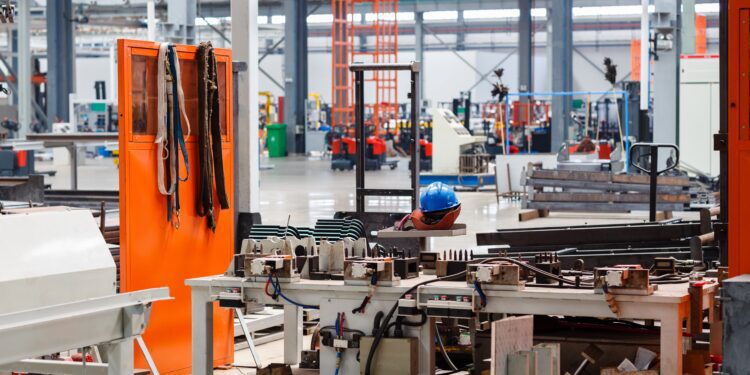 La producción industrial cae un 2,4% en la zona del euro y un 1,8% en la UE