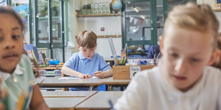 España lidera la tasa de pobreza infantil en la UE