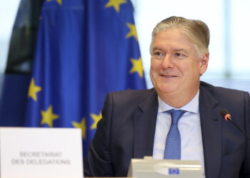 Antonio López-Istúriz: “Los americanos ya no pagan por nuestra seguridad, la tenemos que pagar nosotros”