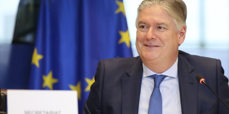 Antonio López-Istúriz: “Los americanos ya no pagan por nuestra seguridad, la tenemos que pagar nosotros”