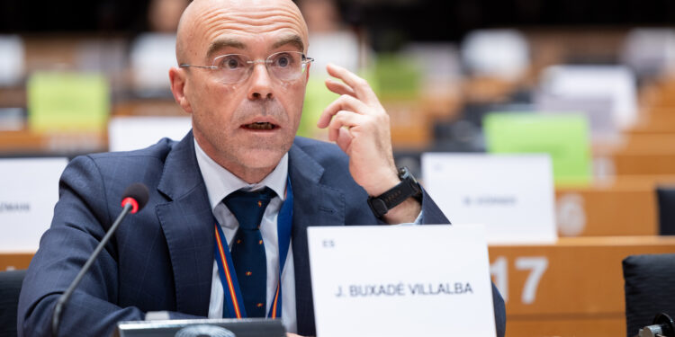 Jorge Buxadé: “La inmigración masiva y descontrolada es, sin duda, el principal problema social de Europa”