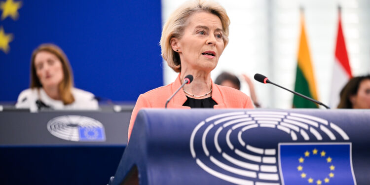 Von der Leyen supera la moción de censura impulsada por la extrema derecha