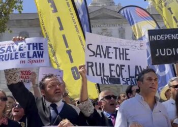 Los jueces y fiscales llevan a la Eurocámara su rechazo a las reformas judiciales en España