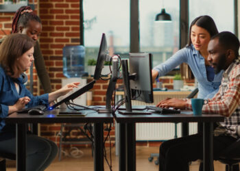 Los especialistas en TIC representaron un 5% del total de las personas empleadas en la UE en 2024