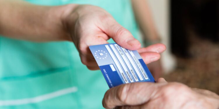 Más de la mitad de la población de la UE tiene la Tarjeta Sanitaria Europea (TSE)