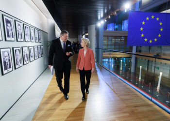 Los Estados miembros de la UE aprueban aranceles de 93.000 millones a EE.UU. por si fracasan las negociaciones