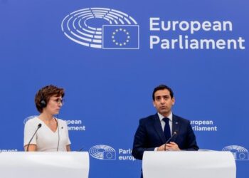 La Comisión Europea presenta un plan de acción para reforzar la industria química