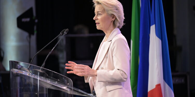 Von der Leyen afirma que la «solidaridad» con Ucrania sigue en todos los frentes: «militar, financiero y político»