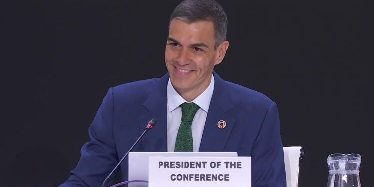 Sánchez clausura la Conferencia de Sevilla con una defensa de la cooperación frente a los que “quieren apagarla”