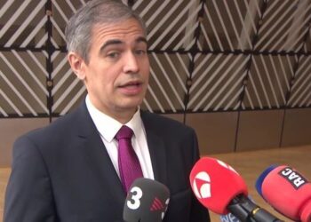 Fernando Sampedro: “No hay ningún argumento económico o legal para retrasar, ni un minuto más, la decisión sobre las lenguas cooficiales en UE”