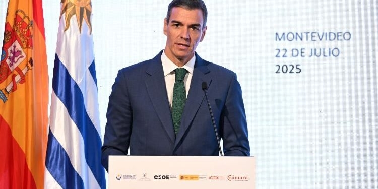 Sánchez ofrece en Uruguay el potencial de las empresas españolas de energía e infraestructuras