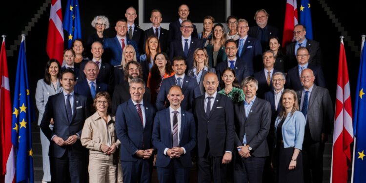 La presidencia danesa de la UE fija prioridades para la COP30 y la contaminación por plásticos