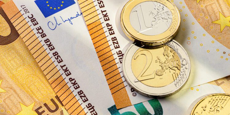 La cuenta corriente de la balanza de pagos de la UE registra un superávit de 114.000 millones de euros en 2025