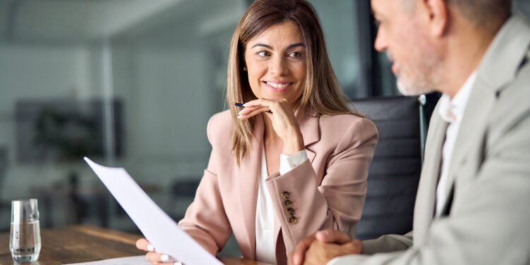 El comercio de servicios profesionales y de gestión aumenta en 2023