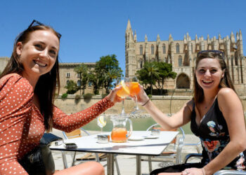 El Sector alemán facturará un 3% más en verano con España como gran destino