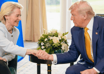 Bruselas suspende las contramedidas arancelarias tras el acuerdo alcanzado entre von der Leyen y Trump