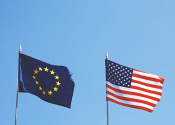 Trump amenaza con aranceles del 35 % a la UE si no cumple el pacto de inversiones