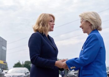 Von der Leyen afirma en Riga que “Europa solo es segura si lo es su frontera oriental”