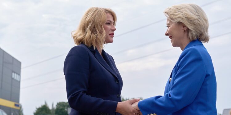 Von der Leyen afirma en Riga que “Europa solo es segura si lo es su frontera oriental”