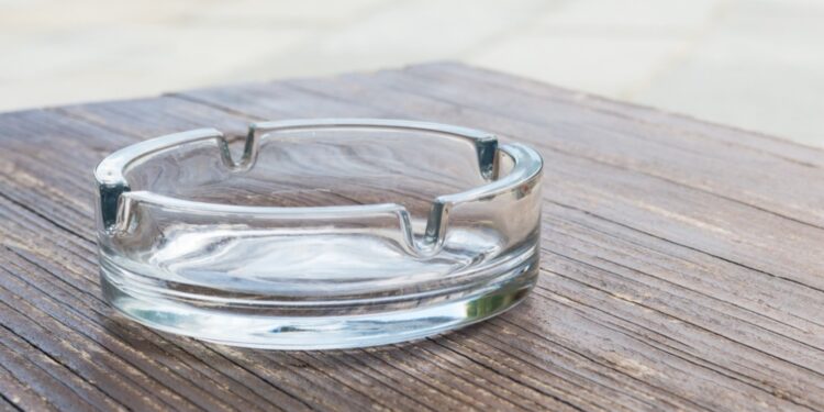 La UE reduce el tabaquismo al 24% en 2023, pero persisten grandes diferencias entre países