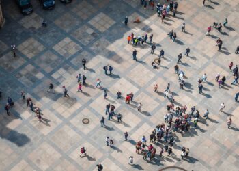 España alcanza su mayor población registrada con 49.315.949 habitantes, impulsada por la inmigración